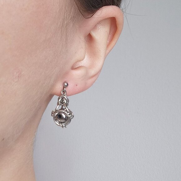 Victorian gothic silver captured pearl dangly earrings - Picture 2 of 6